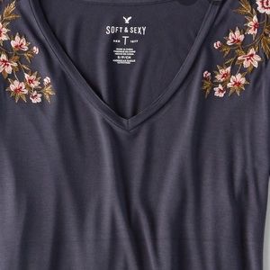 American Eagle V neck